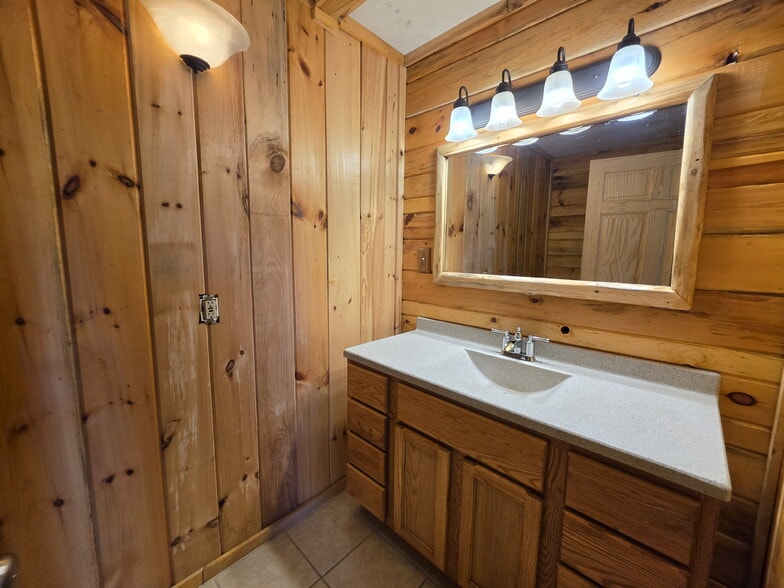 N12757 Rindahl Valley Rd, Osseo, WI for lease - Building Photo - Image 3 of 64
