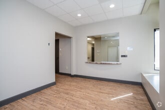1121 Johnson Ferry Rd, Marietta, GA for lease Interior Photo- Image 2 of 7