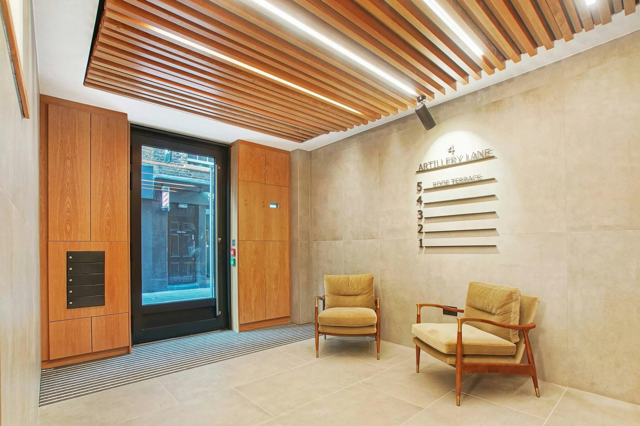 4-10 Artillery Ln, London for lease Interior Photo- Image 1 of 4