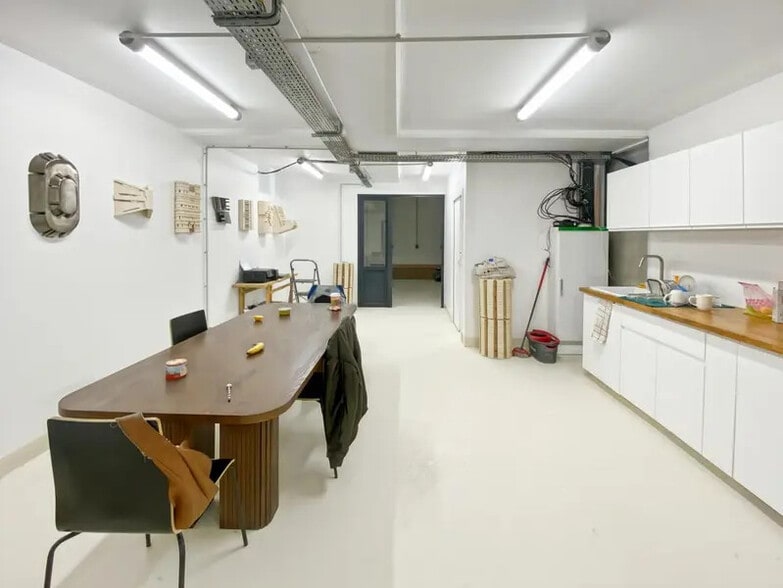 17 Rue Castérès, Clichy for sale - Building Photo - Image 3 of 8