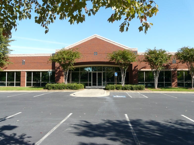 3965 Johns Creek Ct, Suwanee, GA for lease - Primary Photo - Image 1 of 7