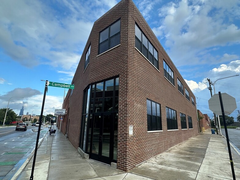 2461 W Grand Ave, Chicago, IL for lease - Building Photo - Image 2 of 8