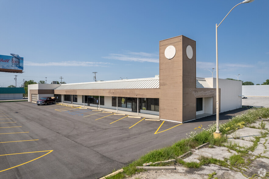 2304-2320 S Reynolds Rd, Toledo, OH for sale - Primary Photo - Image 1 of 1