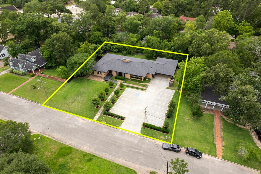 1403 N Thompson St, Conroe, TX for sale - Building Photo - Image 1 of 1
