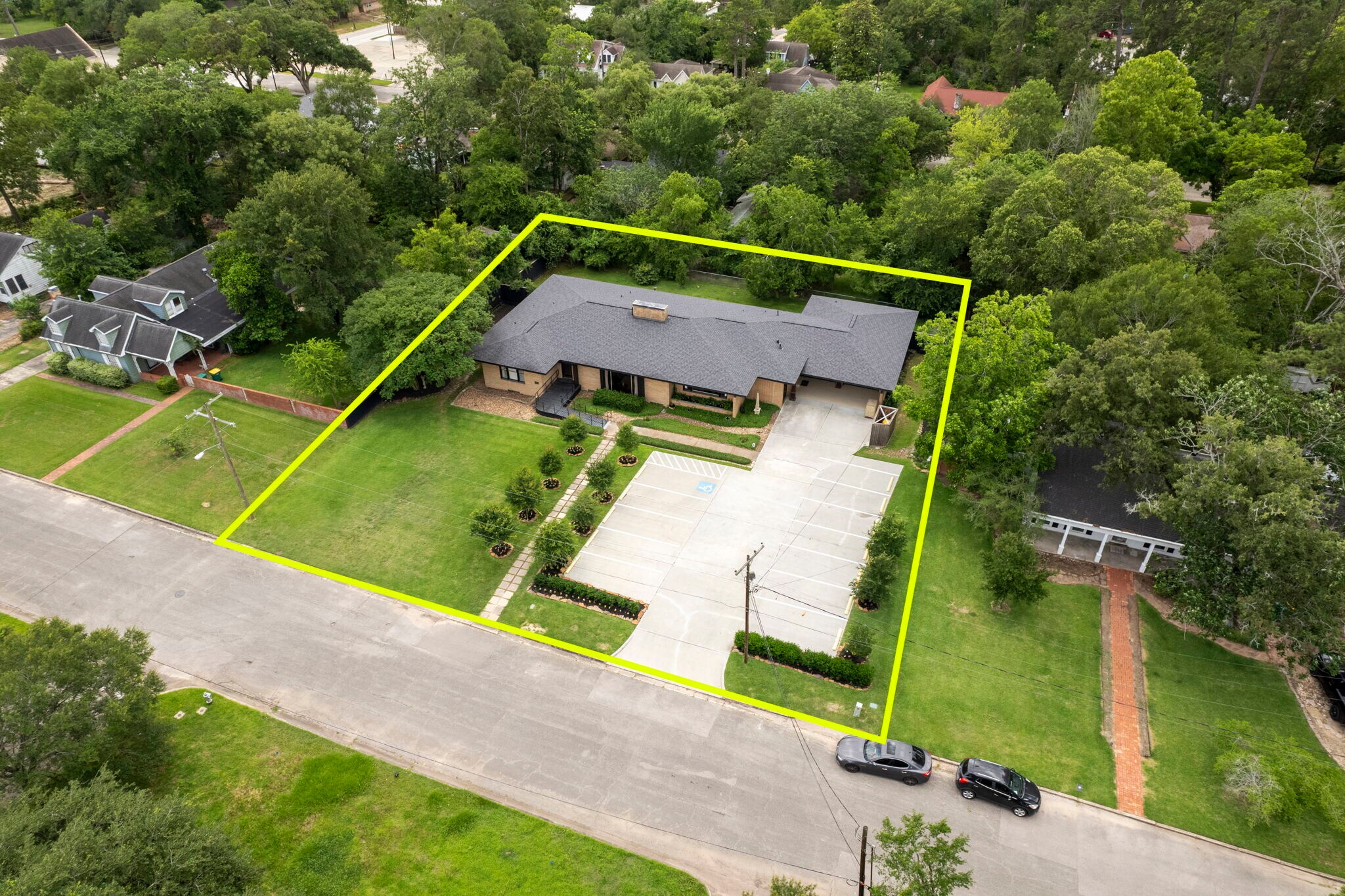1403 N Thompson St, Conroe, TX for sale Building Photo- Image 1 of 1