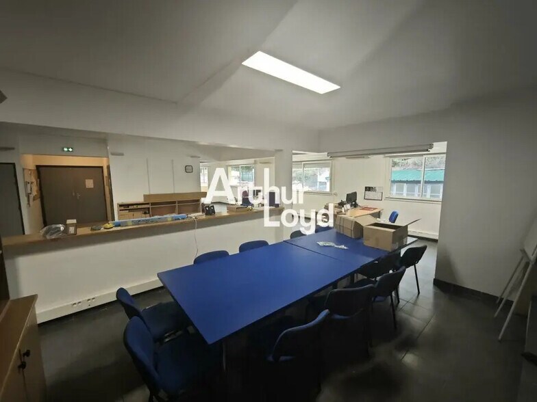 Office in Nice for lease - Building Photo - Image 3 of 12
