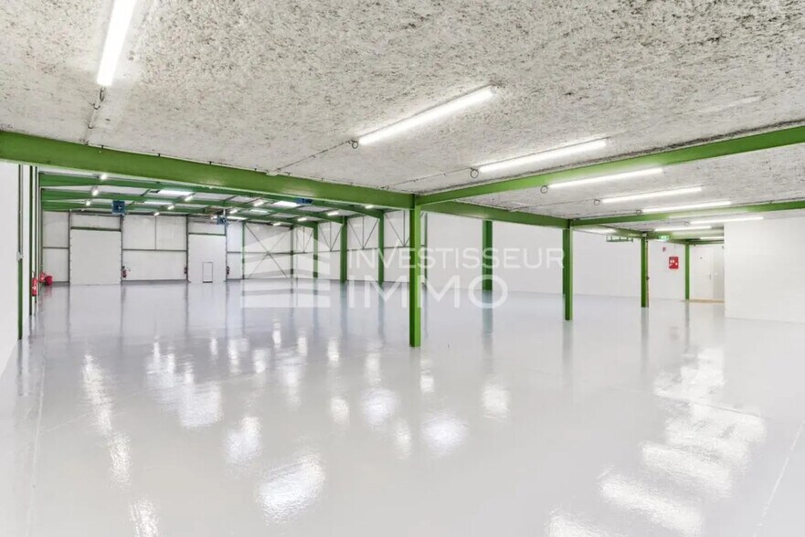 Office in Saint-Thibault-des-Vignes for lease - Interior Photo - Image 2 of 5