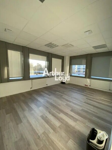Office in Reims for lease - Interior Photo - Image 3 of 7