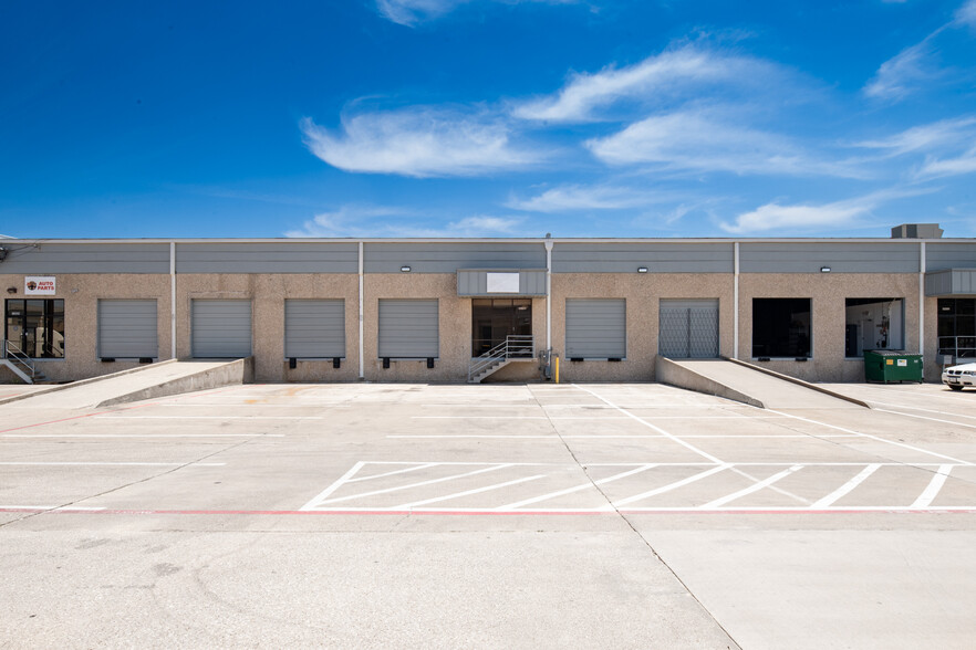 12591-12623 Perimeter Dr, Dallas, TX for lease - Building Photo - Image 2 of 3