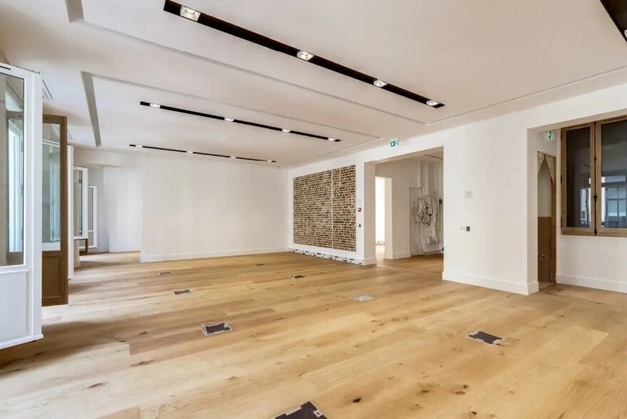 Office in Paris for lease - Interior Photo - Image 2 of 8