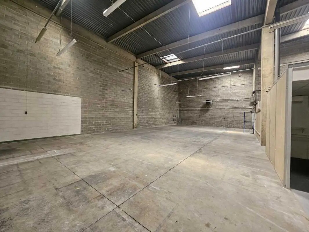 Industrial in Vitrolles for lease Interior Photo- Image 1 of 4