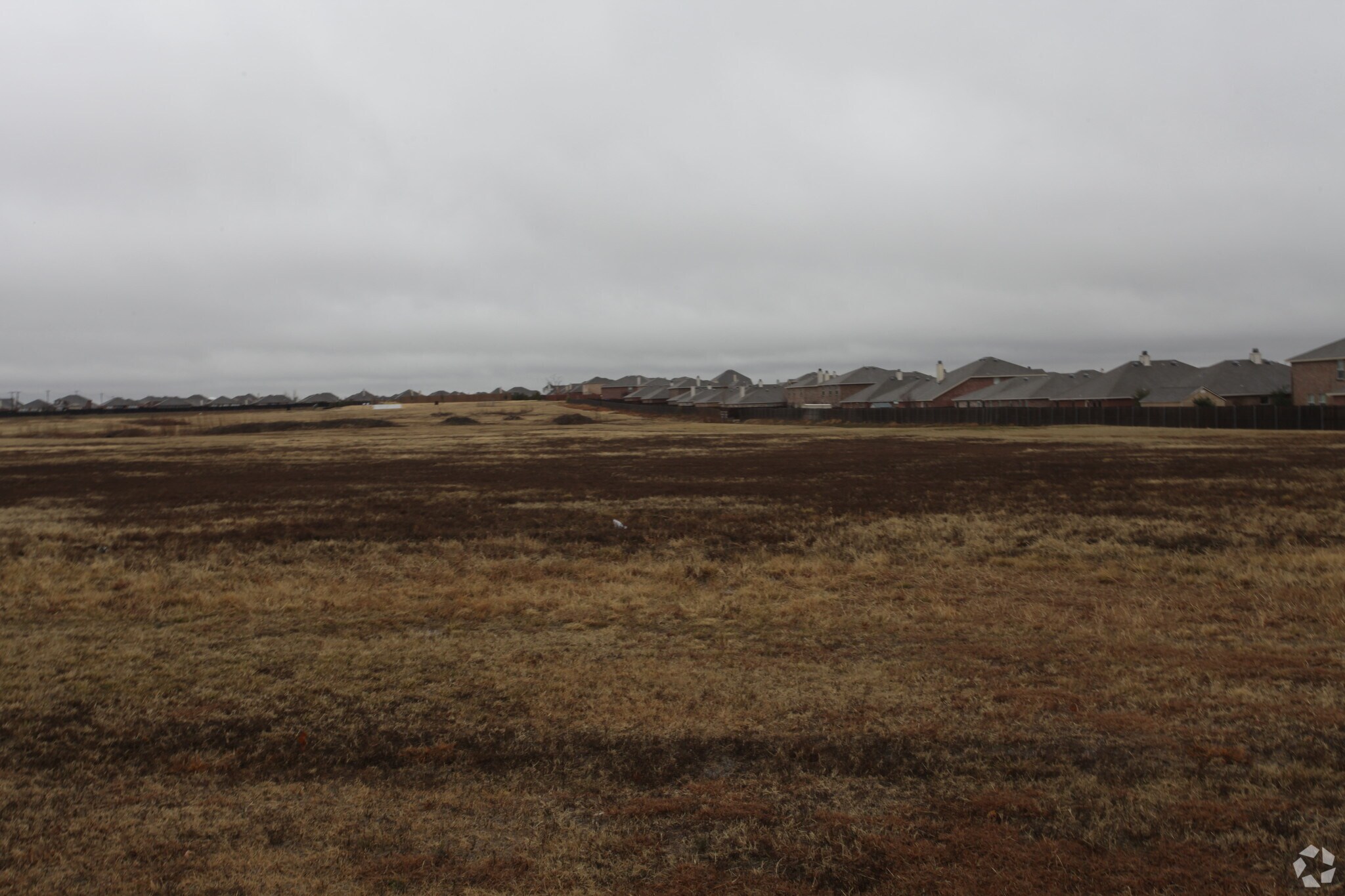 901 Debbie Ln, Arlington, TX for sale Primary Photo- Image 1 of 1