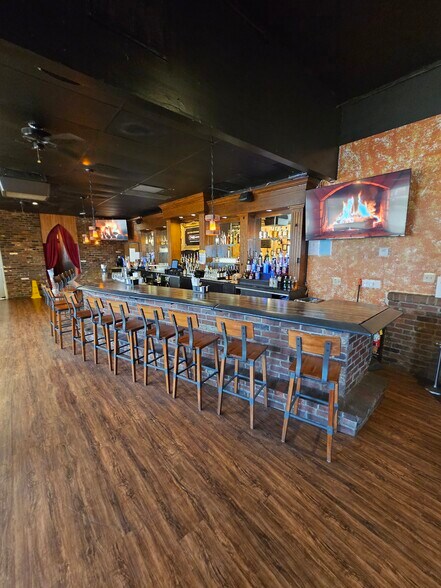 181 Front St, Marietta, OH for lease - Interior Photo - Image 3 of 14