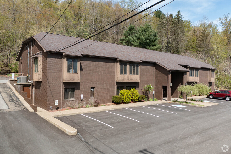 701 Sharon Rd, Beaver, PA for sale - Primary Photo - Image 1 of 3