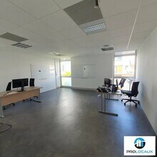 Office in Grenoble for lease Interior Photo- Image 2 of 5
