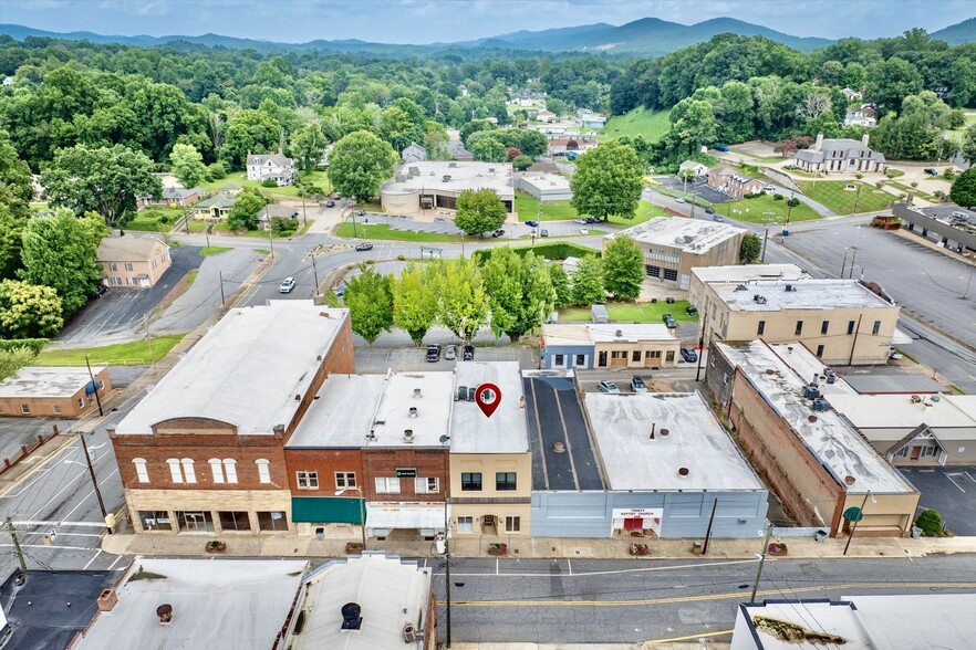 118 Mulberry St NW, Lenoir, NC for lease - Primary Photo - Image 1 of 44