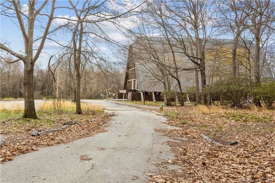 231 Gungywamp Rd, Groton, CT for sale - Building Photo - Image 1 of 1