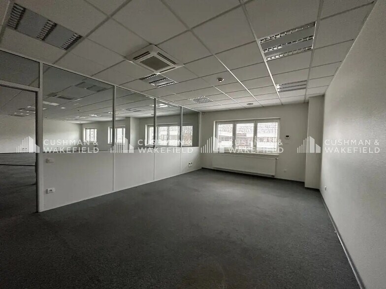 Industrial in Strasbourg for lease - Interior Photo - Image 3 of 9