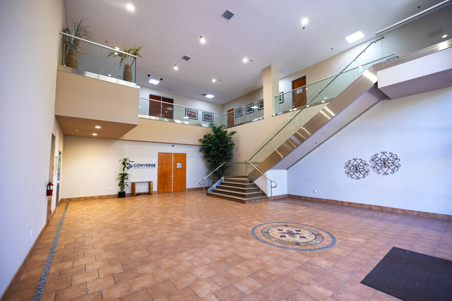 30077 Agoura Ct, Agoura Hills, CA for lease - Interior Photo - Image 3 of 13