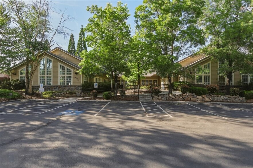 6170 Ridgeview Ct, Reno, NV for lease - Building Photo - Image 1 of 19