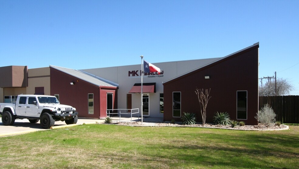 16116 College Oak Dr, San Antonio, TX for lease - Building Photo - Image 1 of 16
