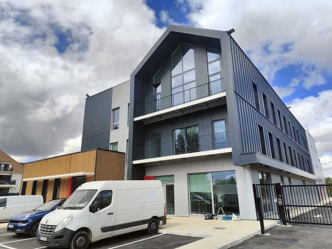 Office in Plaisir for lease Building Photo- Image 1 of 13