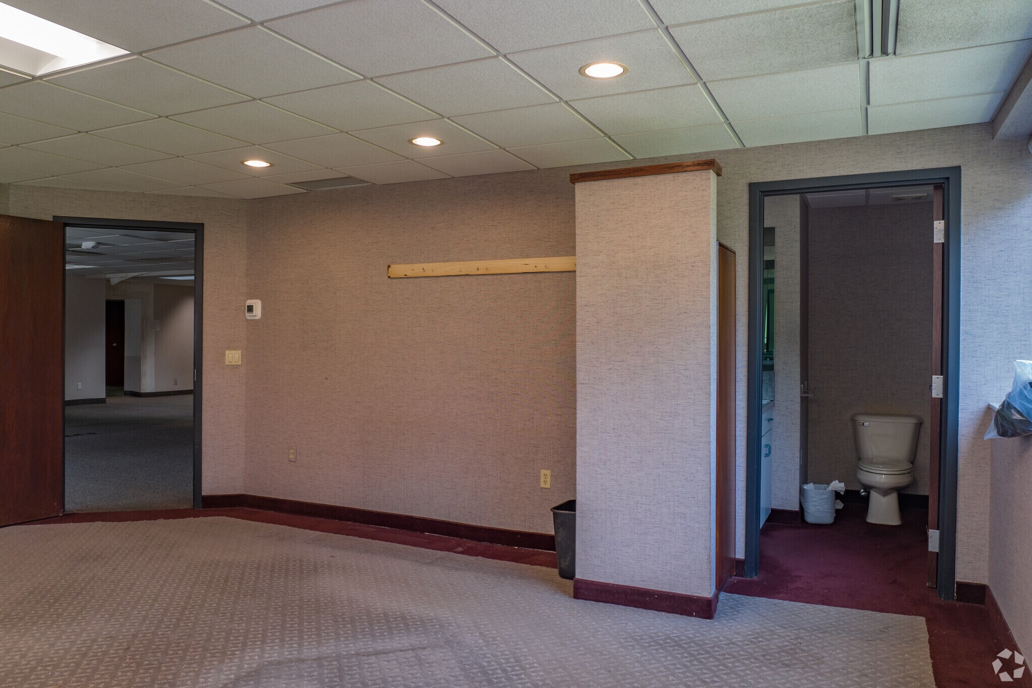 2300 E Aurora Rd, Twinsburg, OH 44087 Office/Warehouse Flex Space