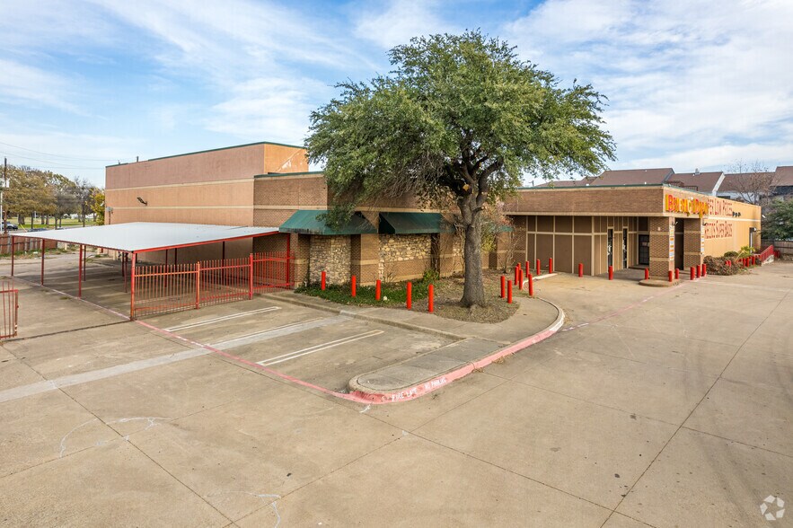 2377 Stemmons Trl, Dallas, TX for sale - Building Photo - Image 1 of 1