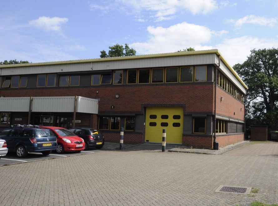 2 Honeycrock Ln, Redhill for sale Primary Photo- Image 1 of 1