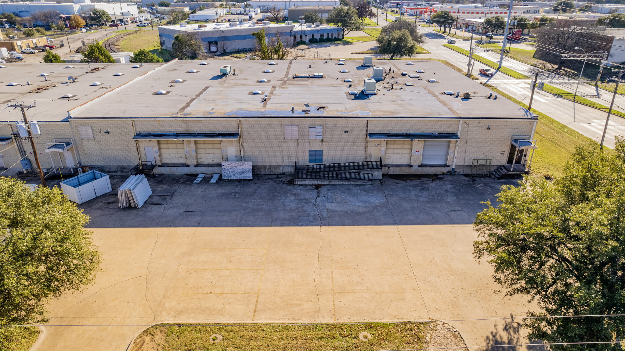 4330-4344 Bronze Way, Dallas, TX for sale Building Photo- Image 1 of 1