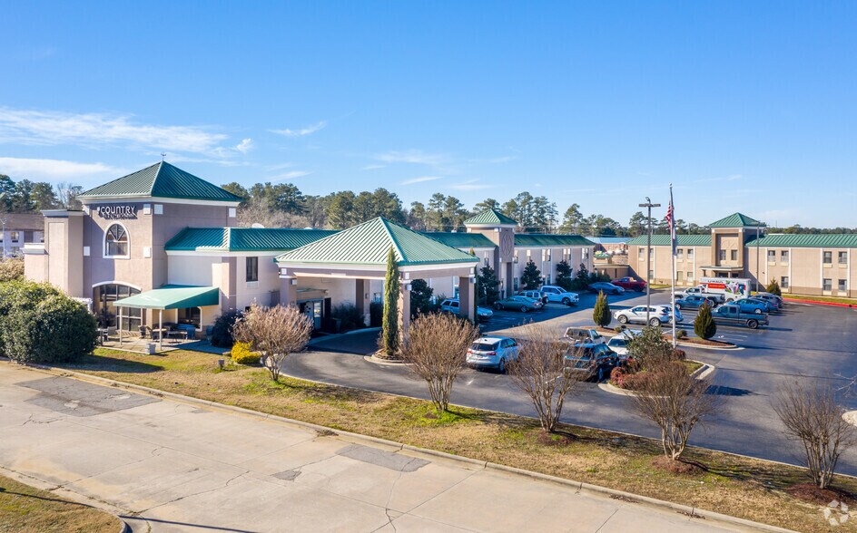 103 Brook Ln, Spring Lake, NC for sale - Primary Photo - Image 1 of 1