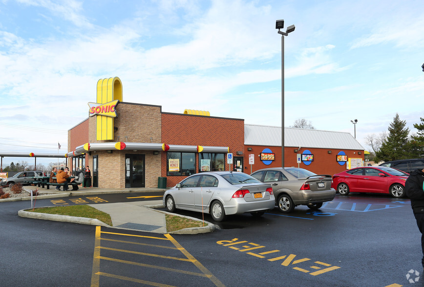 701 Troy Schenectady Rd, Latham, NY for sale - Primary Photo - Image 1 of 5