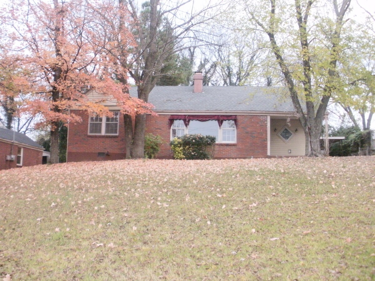 2708 Larmon Dr, Berry Hill, TN 37204