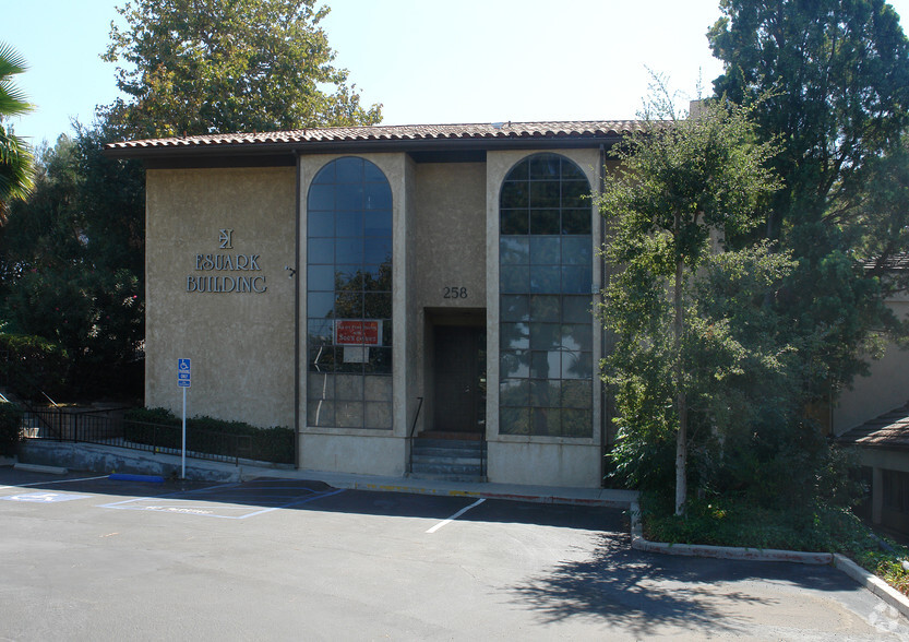 258 Lombard St, Thousand Oaks, CA for lease - Building Photo - Image 3 of 9