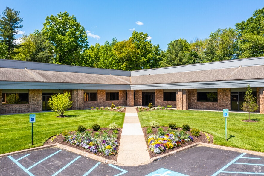 700 Business Center Dr, Horsham Township, PA for sale - Building Photo - Image 3 of 4