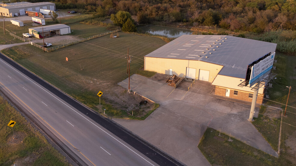 3533 E Highway 175, Kaufman, TX for lease - Building Photo - Image 1 of 15