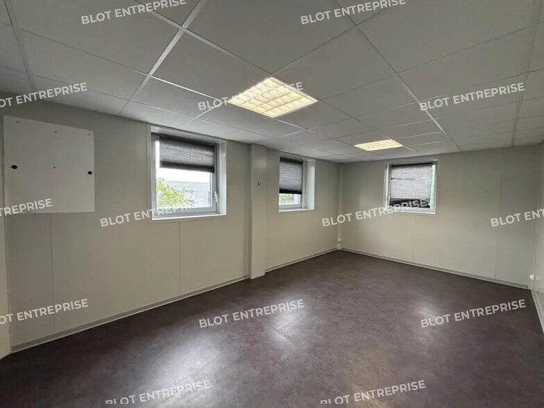 Flex in Saint-Herblain for lease - Building Photo - Image 3 of 6