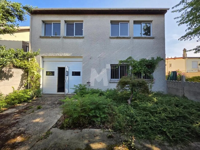 Flex in Viry-Châtillon for sale - Building Photo - Image 1 of 13