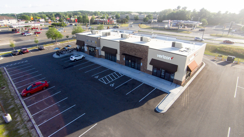 101 Oak Ave, Menomonie, WI for sale - Building Photo - Image 1 of 1