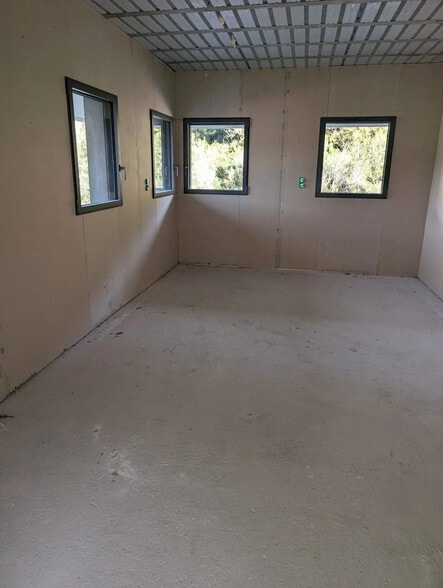 Office in Châteauneuf-le-Rouge for sale - Building Photo - Image 3 of 5