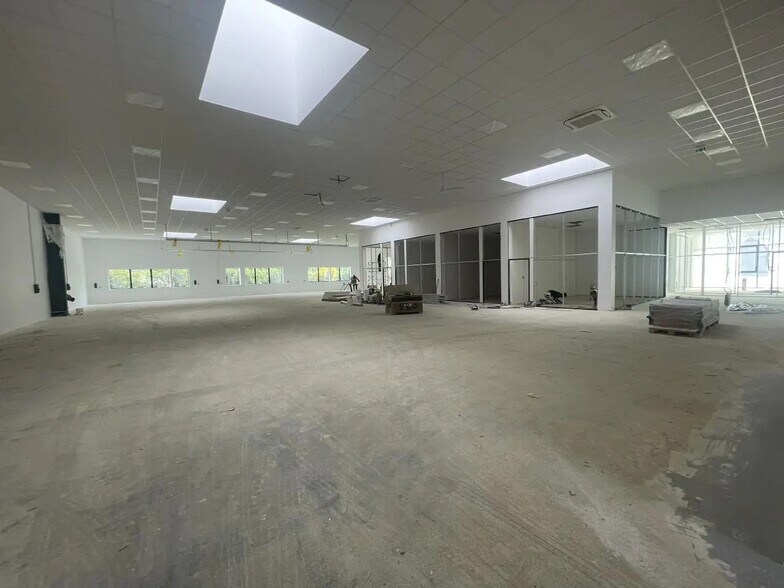 Flex in Villebon-sur-Yvette for sale - Building Photo - Image 3 of 7