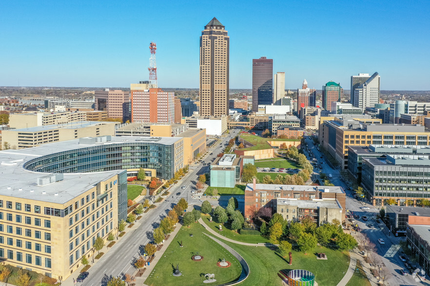 801 Grand Ave, Des Moines, IA for lease - Aerial - Image 3 of 8