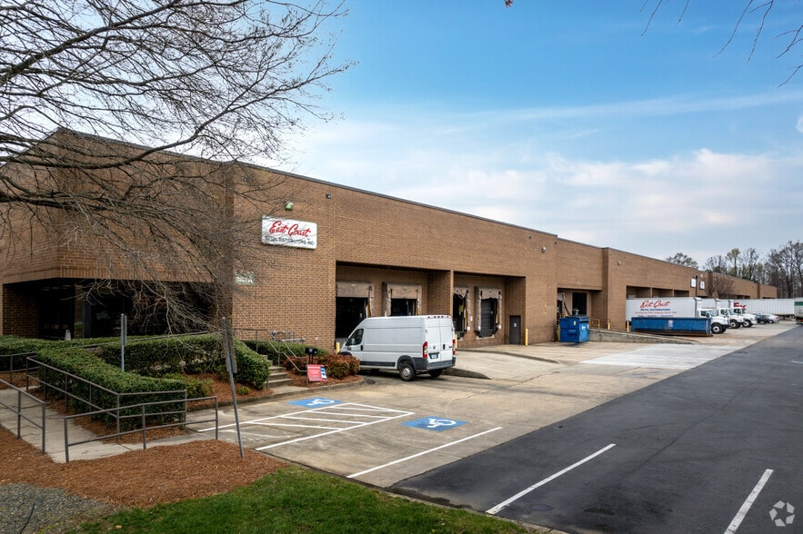 3801 Woodpark Blvd, Charlotte, NC for lease - Building Photo - Image 3 of 7