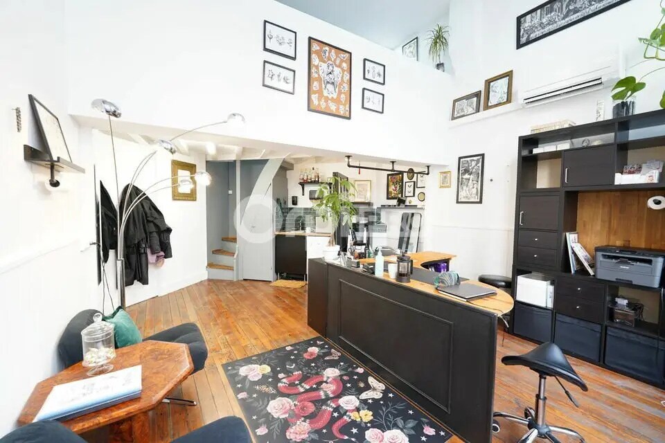 Retail in Lyon for lease Interior Photo- Image 1 of 7