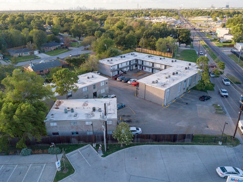 2060 Allen Genoa Rd, Houston, TX for sale - Building Photo - Image 1 of 1