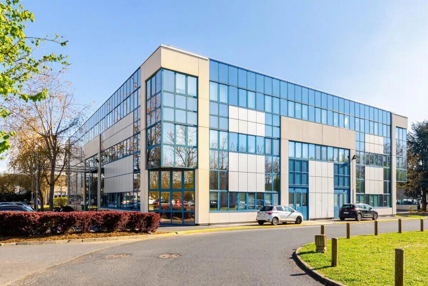 Industrial in Fresnes for lease - Building Photo - Image 2 of 25