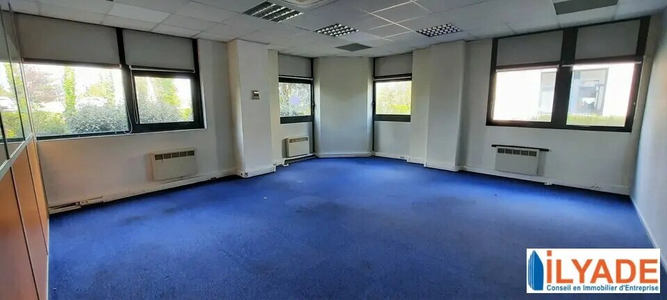 Office in LES MILLES for lease Interior Photo- Image 1 of 8