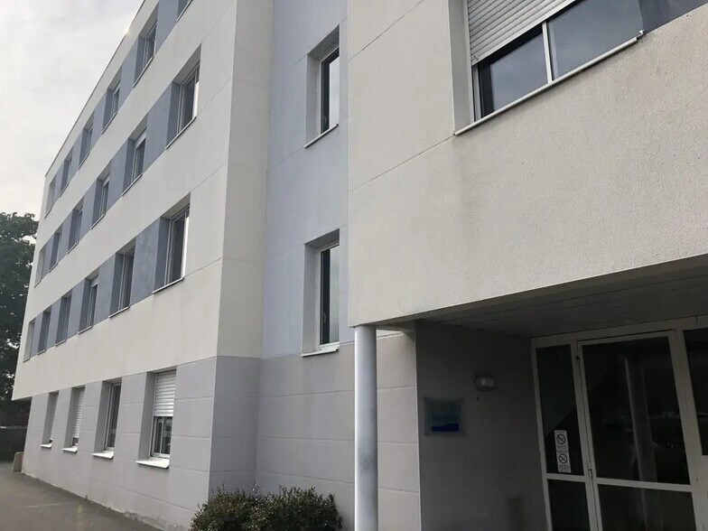 Office in Chantepie for lease - Building Photo - Image 2 of 8