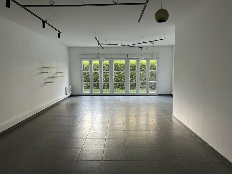 Office in Saint-Maur-des-Fossés for lease - Interior Photo - Image 1 of 1