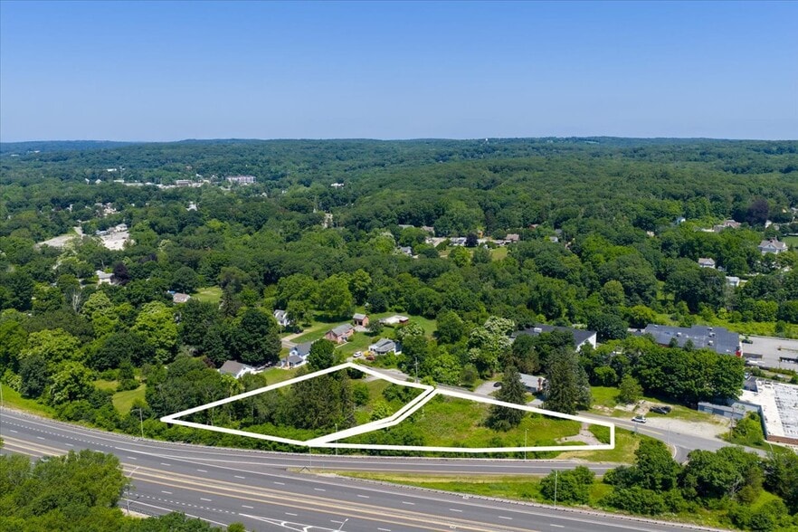 28 Otrobando Ave, Norwich, CT for sale - Building Photo - Image 3 of 28